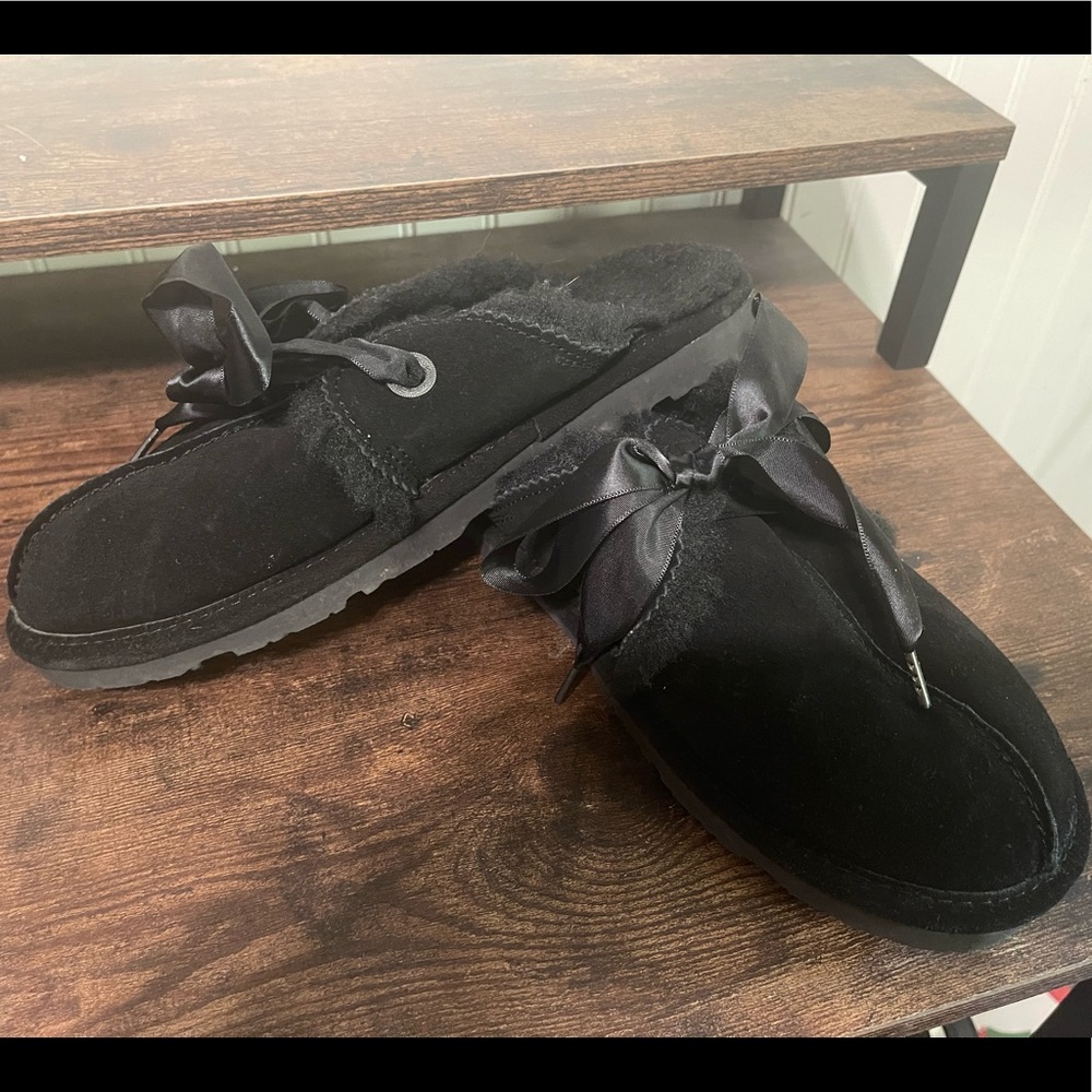 Brand new bearpaw slippers